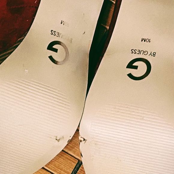 Red Guess Pumps - Picture 3 of 3